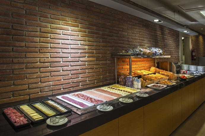 Imagen del bar/restaurante del Hotel Silken Ramblas. Foto 5