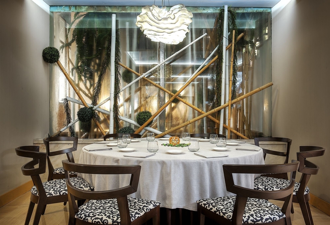 Imagen del bar/restaurante del Hotel Silken Ramblas. Foto 6