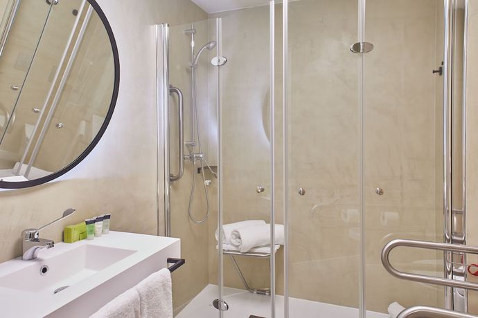 Imagen de la habitación del Hotel Silken Rio Santander. Foto 9