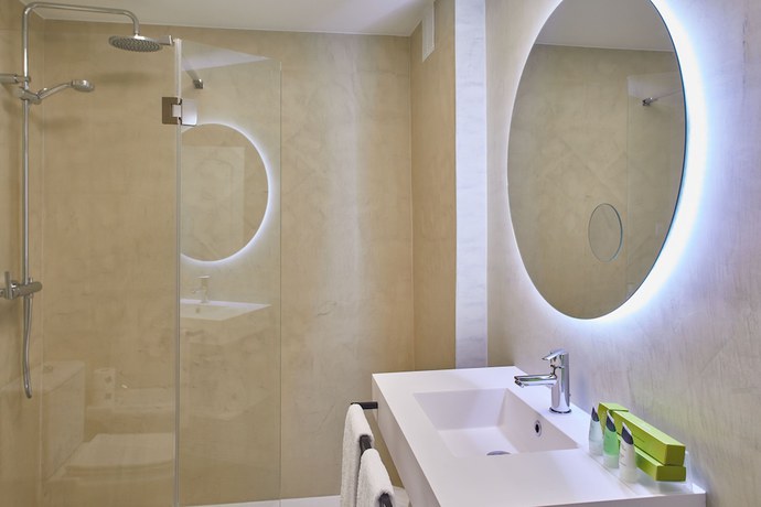 Imagen de la habitación del Hotel Silken Rio Santander. Foto 18