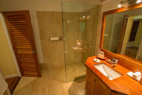 Imagen de la habitación del Hotel Silky Oaks Lodge. Foto 6