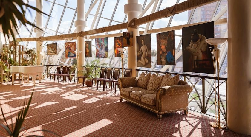 Imagen de los interiores del Hotel Silky Way. Foto 11