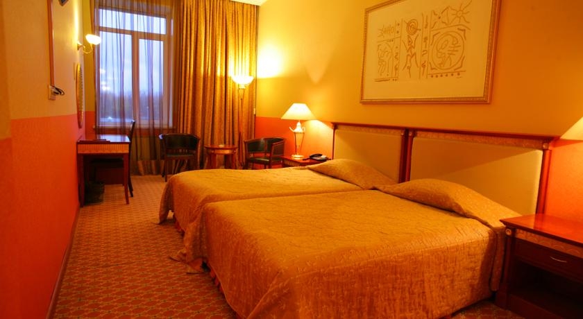 Imagen de la habitación del Hotel Silky Way. Foto 6