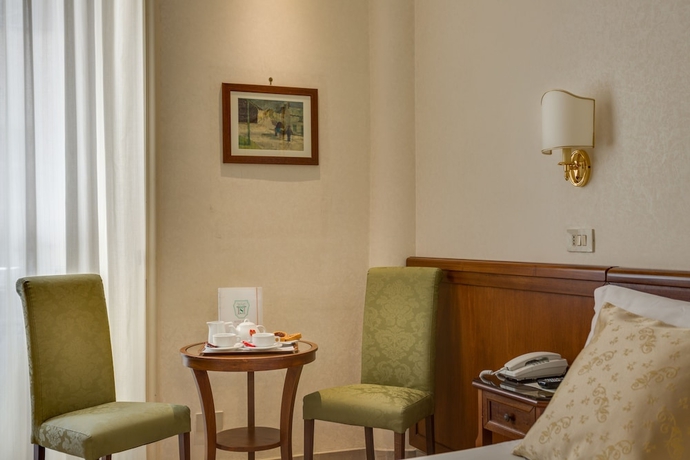 Imagen de la habitación del Hotel Silla, Vaticano. Foto 11