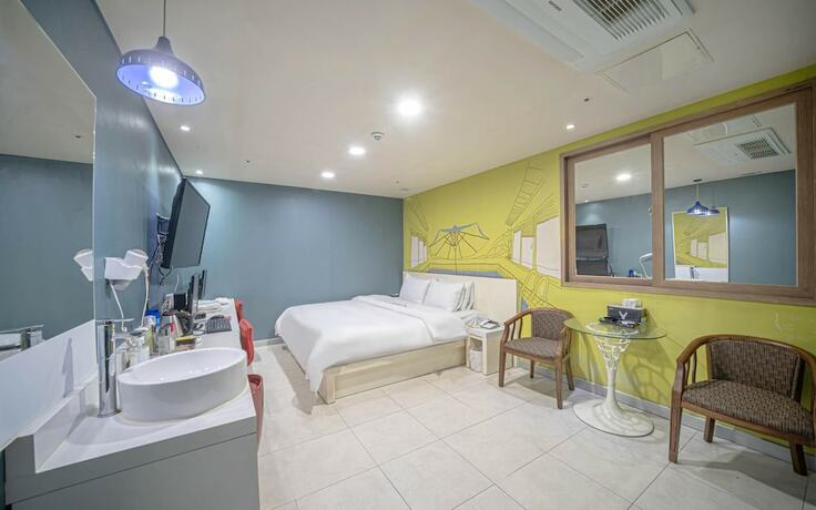 Imagen de la habitación del Hotel Sillim K2. Foto 12