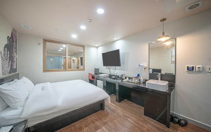 Imagen de la habitación del Hotel Sillim K2. Foto 13