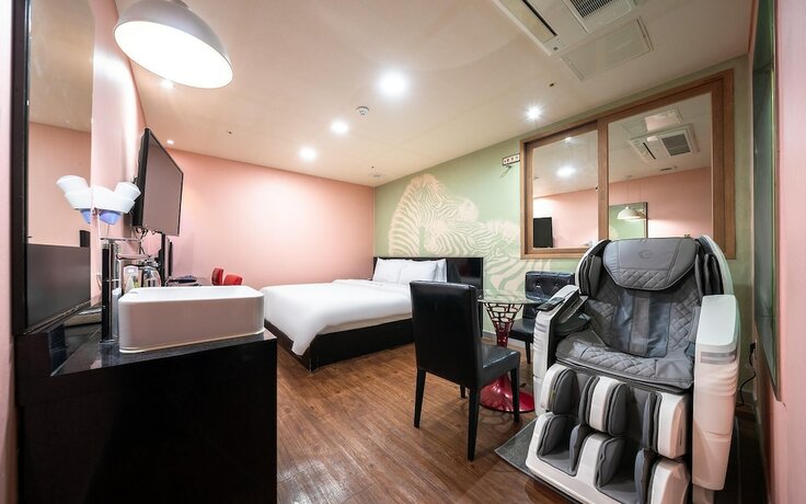 Imagen de la habitación del Hotel Sillim K2. Foto 14