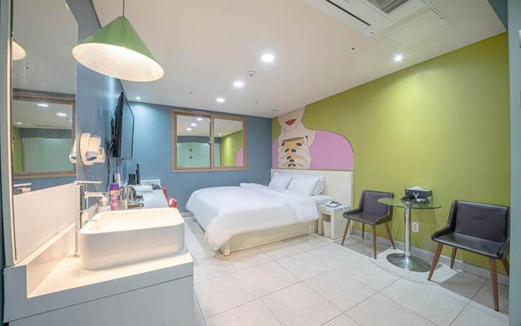 Imagen de la habitación del Hotel Sillim K2. Foto 16