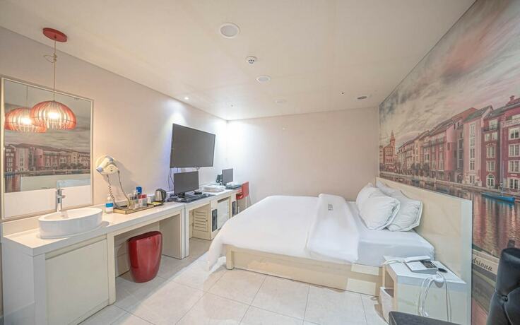 Imagen de la habitación del Hotel Sillim K2. Foto 18
