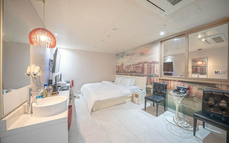Imagen de la habitación del Hotel Sillim K2. Foto 20