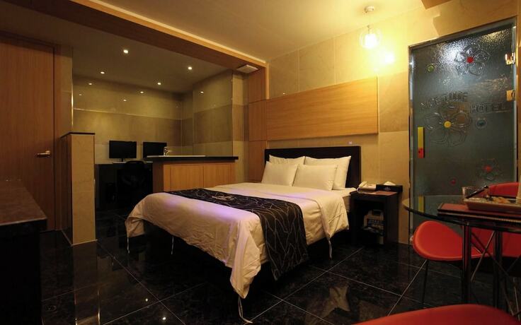 Imagen de la habitación del Hotel Sillim Nice Time. Foto 16