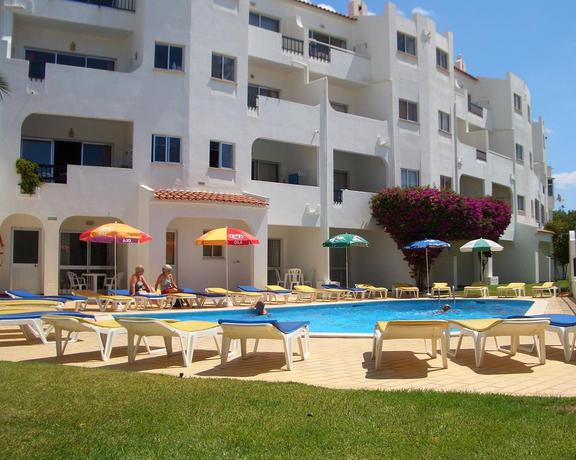 Imagen de la piscina del Hotel Silmar. Foto 11