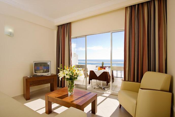 Imagen de los interiores del Hotel Silmar. Foto 8