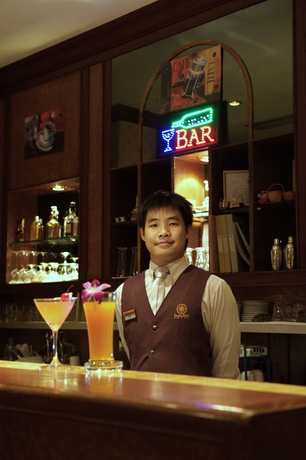 Imagen del bar/restaurante del Hotel Silom City. Foto 10