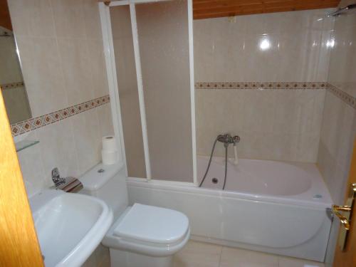 Imagen de la habitación del Hotel Silos 2000. Foto 10