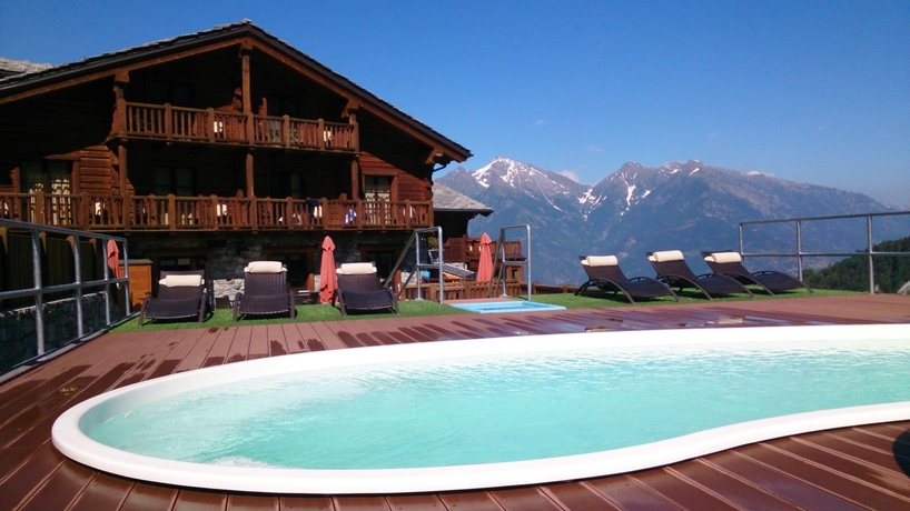 Imagen de la piscina del Hotel Silou Retreat. Foto 12