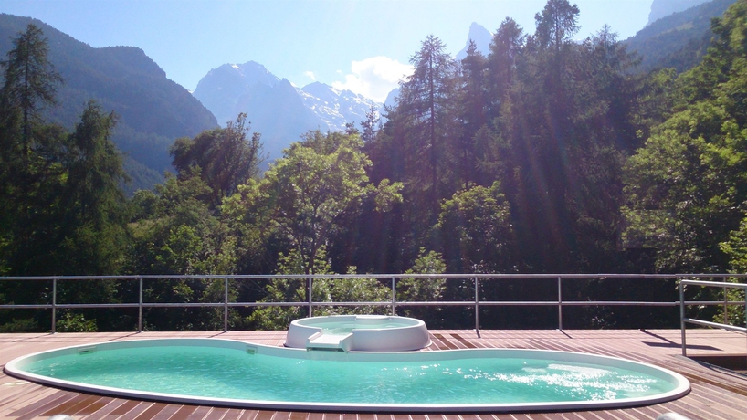 Imagen de la piscina del Hotel Silou Retreat. Foto 13