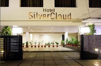 Imagen de la habitación del Hotel Silver Cloud and Banquets Ahmedabad. Foto 3