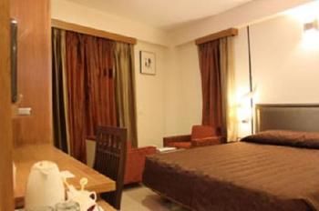 Imagen de la habitación del Hotel Silver Cloud and Banquets Ahmedabad. Foto 9