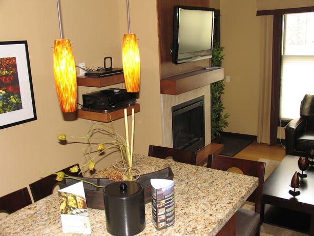 Imagen de la habitación del Hotel Silver Creek Lodge, Canmore. Foto 8
