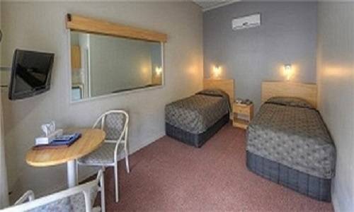 Imagen de la habitación del Hotel Silver Haven Motor Inn. Foto 2