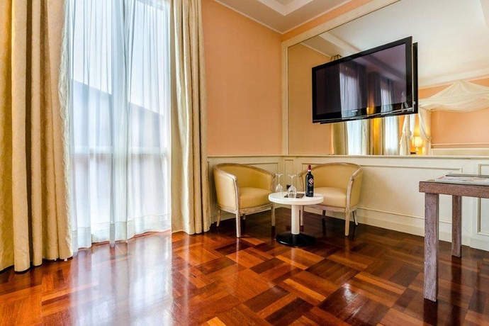 Imagen de los interiores del Hotel Silver, Milán. Foto 15