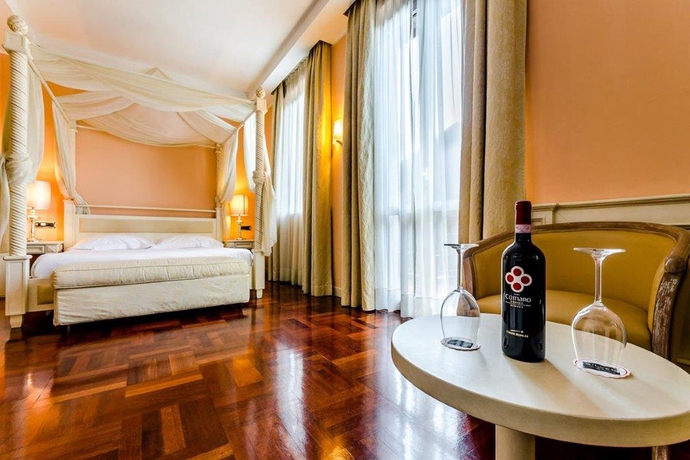 Imagen de los interiores del Hotel Silver, Milán. Foto 16