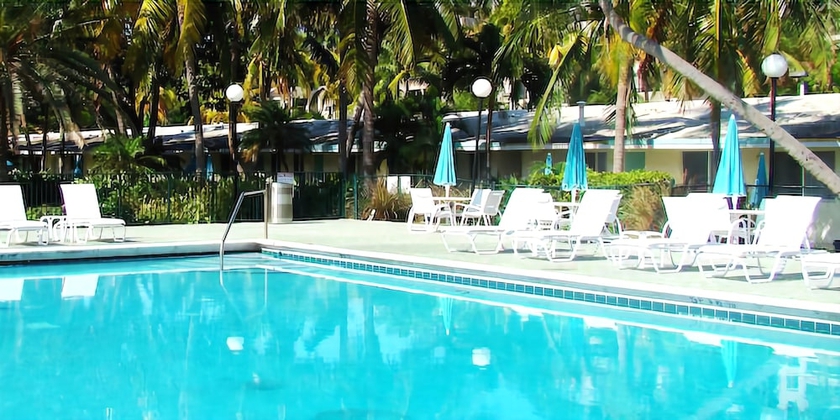 Imagen de la piscina del Hotel Silver Sands Beach Resort. Foto 16