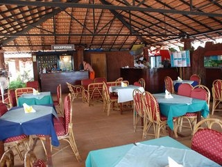 Imagen del bar/restaurante del Hotel Silver Sands Holiday Village. Foto 1