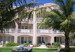 Imagen de los exteriores del Hotel Silver Sands Resort. Foto 6