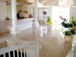 Imagen de los interiores del Hotel Silver Sands Resort. Foto 7