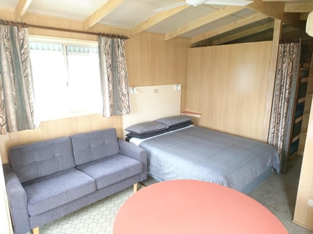 Imagen de la habitación del Hotel Silver Sands Tourist Park. Foto 3