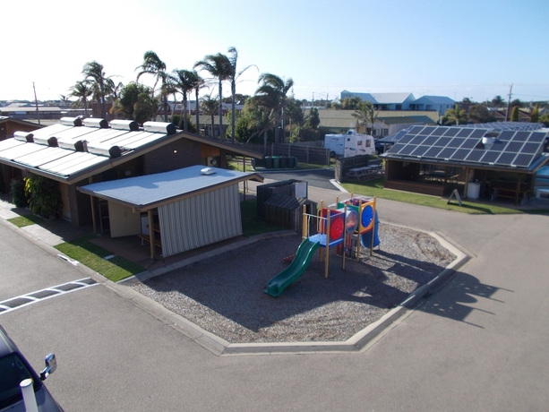 Imagen de los exteriores del Hotel Silver Sands Tourist Park. Foto 12
