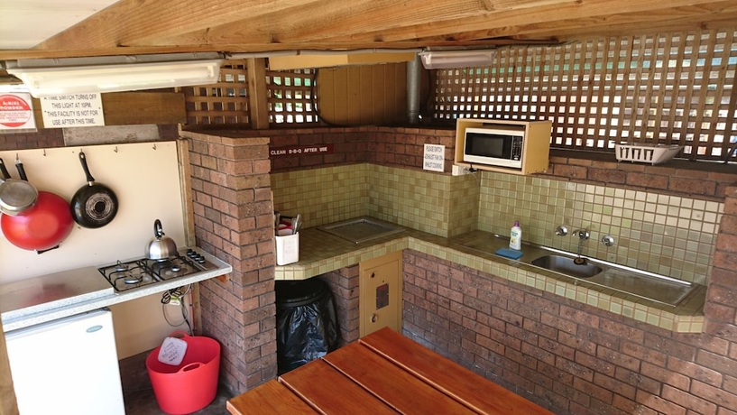 Imagen de los interiores del Hotel Silver Sands Tourist Park. Foto 14