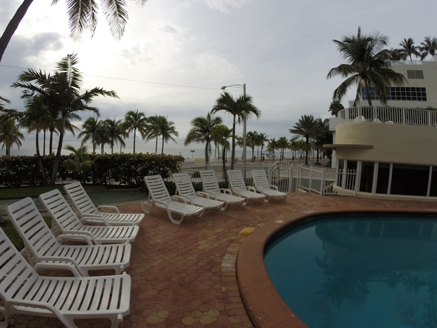 Imagen de la piscina del Hotel Silver Seas Beach Resort. Foto 15