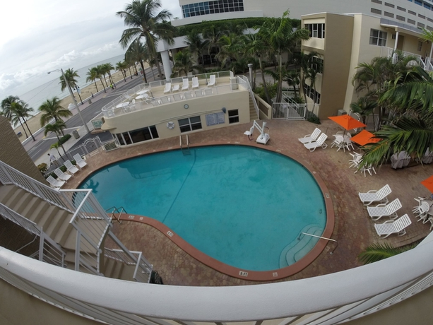 Imagen de la piscina del Hotel Silver Seas Beach Resort. Foto 16
