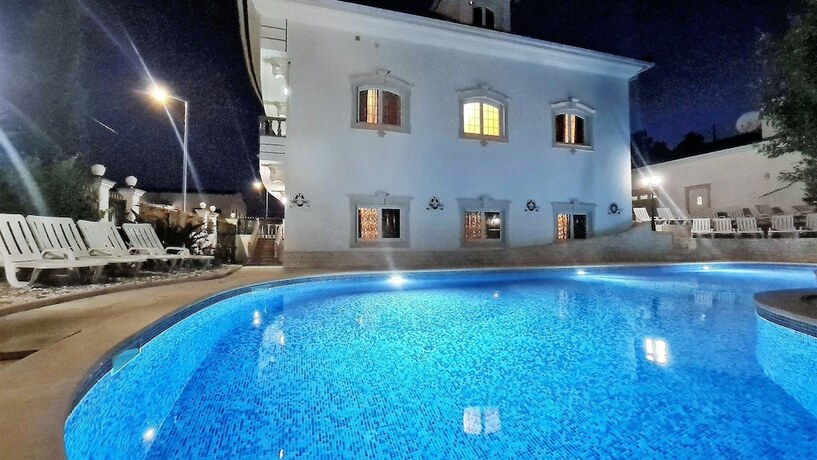 Imagen de la habitación del Hotel Silver Village Residence. Foto 17