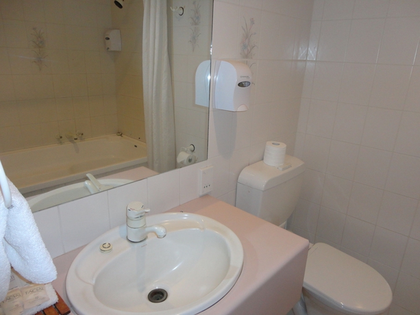 Imagen de la habitación del Hotel SilverOaks Geyserland. Foto 11