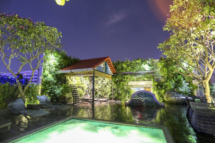 Imagen de la piscina del Hotel Silverland Jolie. Foto 9