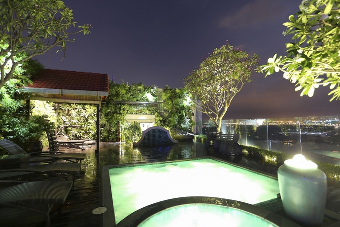 Imagen de la piscina del Hotel Silverland Jolie. Foto 14