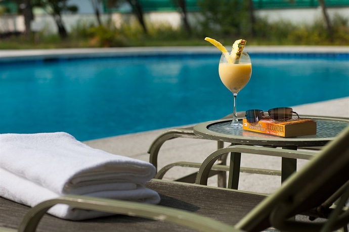 Imagen de la piscina del Hotel Silvermine Beach Resort. Foto 13