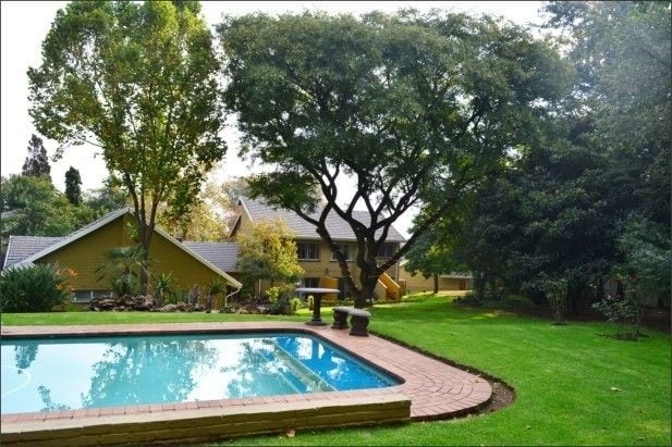 Imagen de la piscina del Hotel Silverstone Guest House. Foto 17