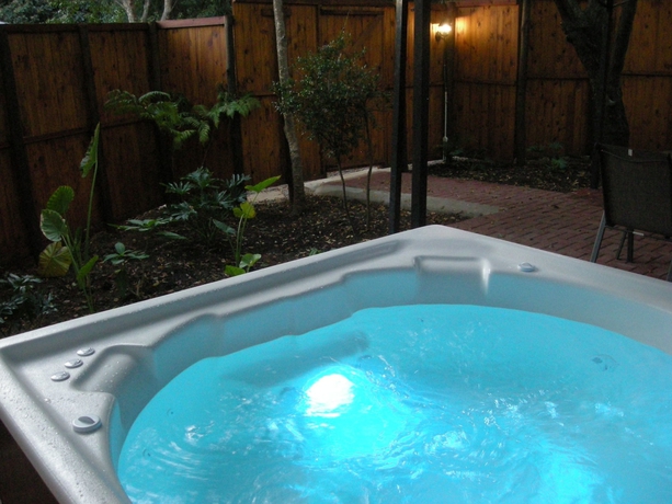 Imagen de la piscina del Hotel Silverstone Guest House. Foto 19