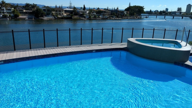 Imagen de la piscina del Hotel Silverton Holiday Apartments. Foto 19