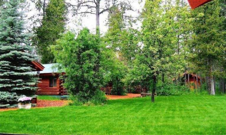 Imagen de los exteriores del Hotel Silverwolf Log Chalet Resort. Foto 18