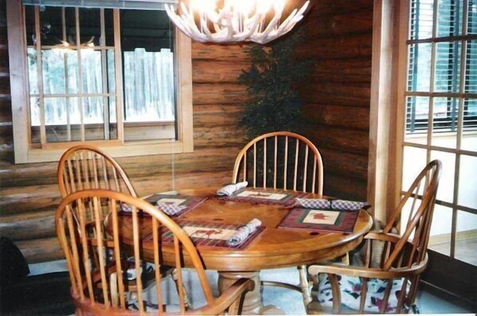 Imagen de la habitación del Hotel Silverwolf Log Chalet Resort. Foto 4
