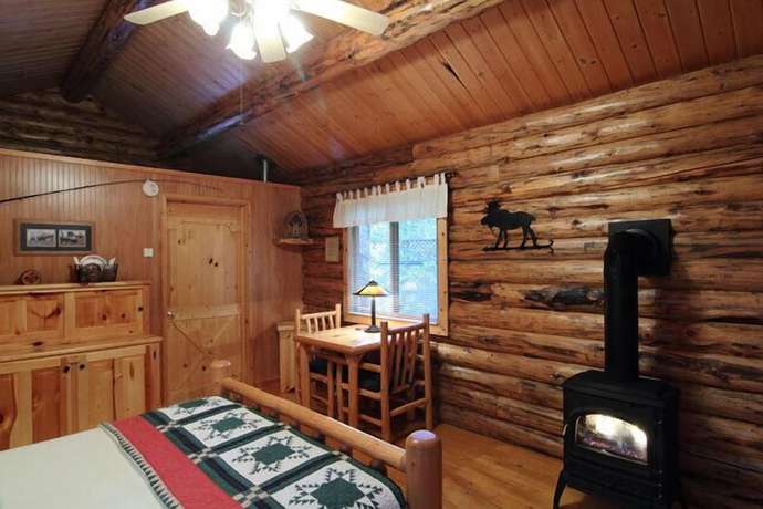 Imagen de la habitación del Hotel Silverwolf Log Chalet Resort. Foto 16