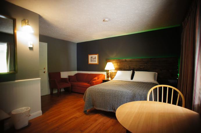 Imagen de la habitación del Hotel Silverwood Inn and Suites. Foto 2