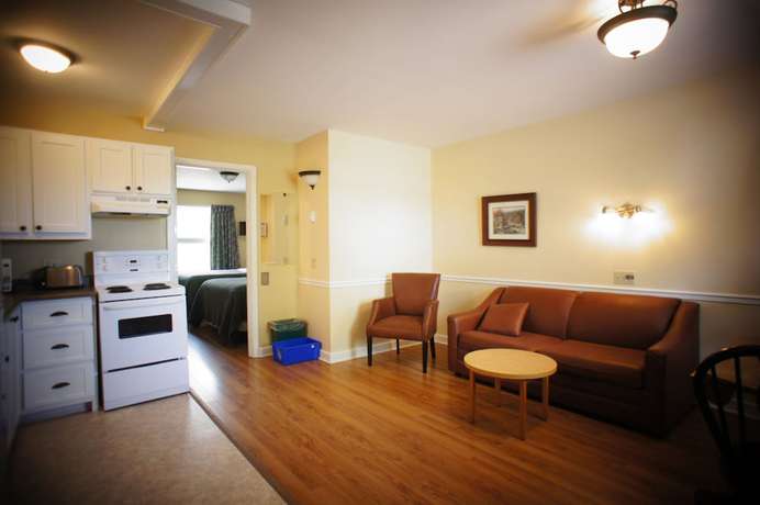 Imagen de la habitación del Hotel Silverwood Inn and Suites. Foto 7