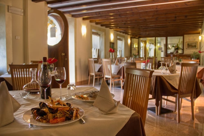 Imagen del bar/restaurante del Hotel Silvestro. Foto 3